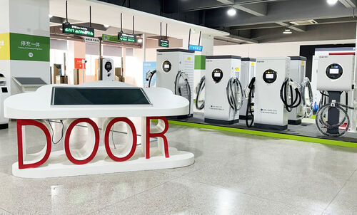 Последние новости компании о Углубленный анализ: Окупаемость инвестиций (ROI) при развертывании систем накопления энергии на базе аккумуляторов и мобильных зарядных станций для электромобилей